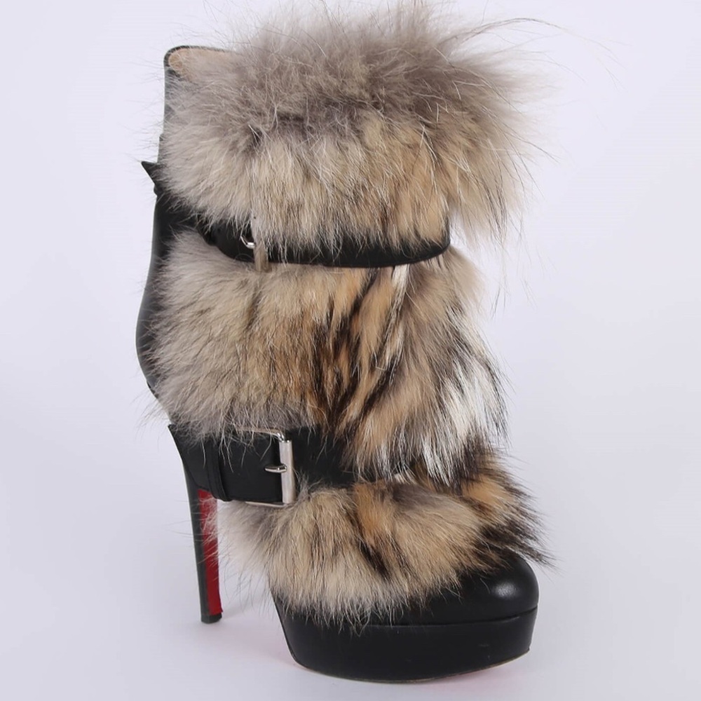 ISO
IN SEARCH OF A SIZE 39.5 or 40!